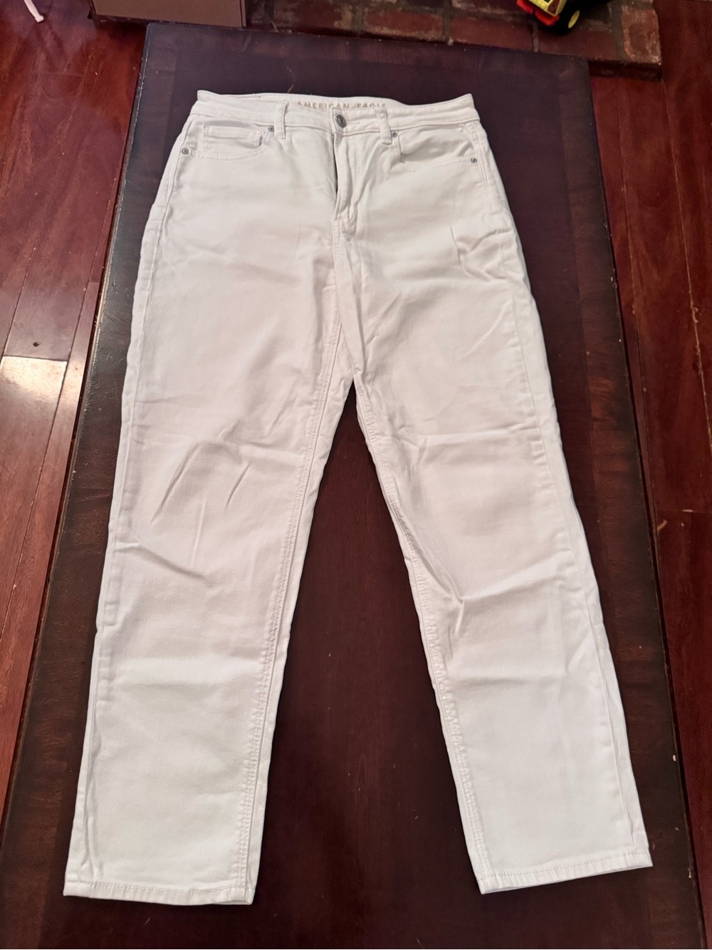 American Eagle Outfitters White Straight-Leg Women’s Jeans